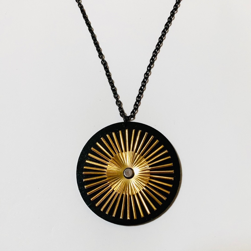 NWT handcrafted perspex pendant with gold spoke stamping on black chain - Picture 1 of 6